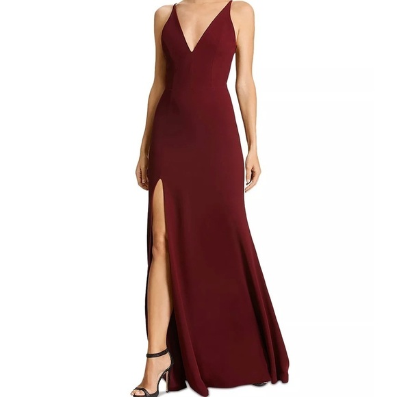 Dress the Population Dresses & Skirts - NWT Dress The Population Iris V-Neck Side Slit Gown Size Medium